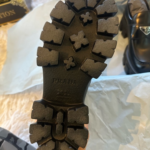 🖤🖤 Excellent condition- worn once! Prada Brushed leather Monolith loafers🖤🖤 - Picture 7 of 8